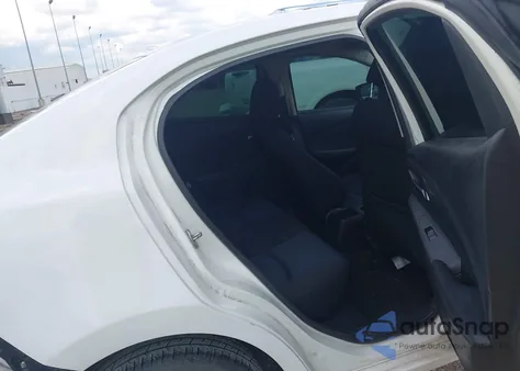 2018 Toyota Yaris Ia из США, поврежденный, VIN 3MYDLBYV4JY324422